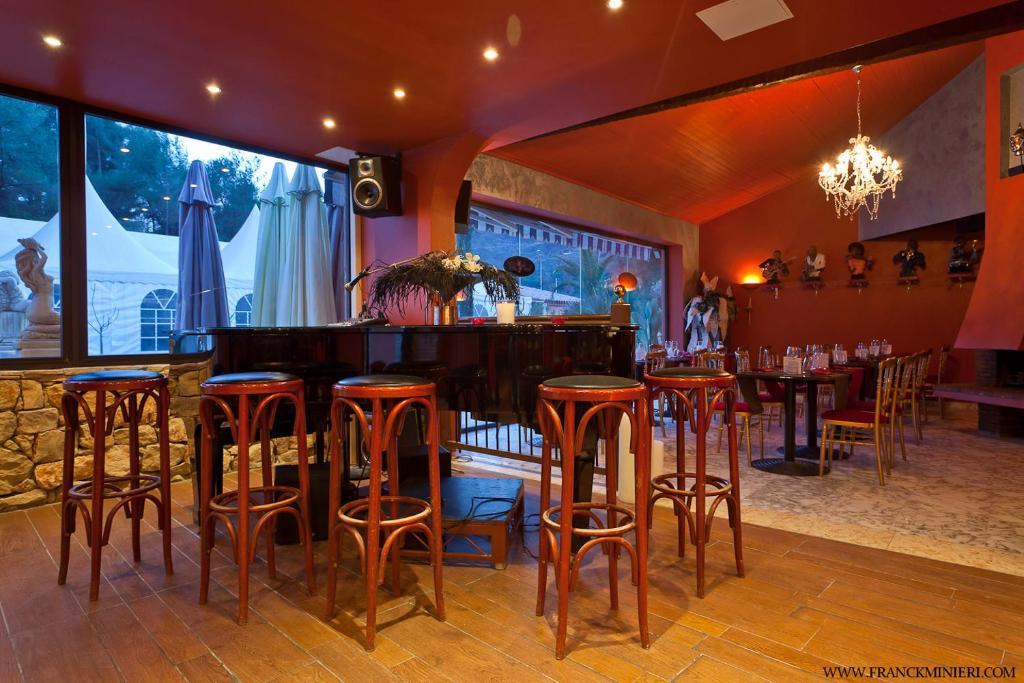 Villa Cyriel Contes  ภายนอก รูปภาพ